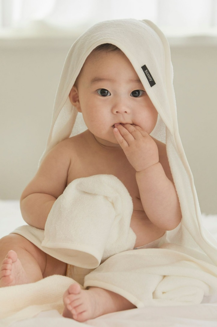 Konny Baby Apron Bath Towel